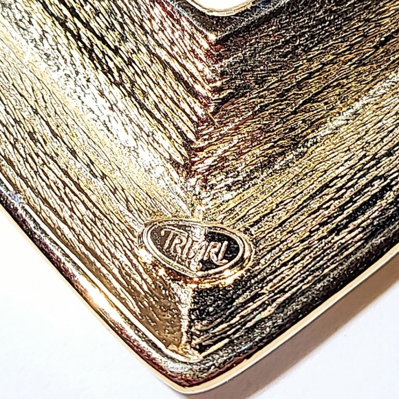 TRIFARI CREAM ENAMEL CHOKER NECKLACE 1980s FRONT CLOSURE - Picture 5 of 11